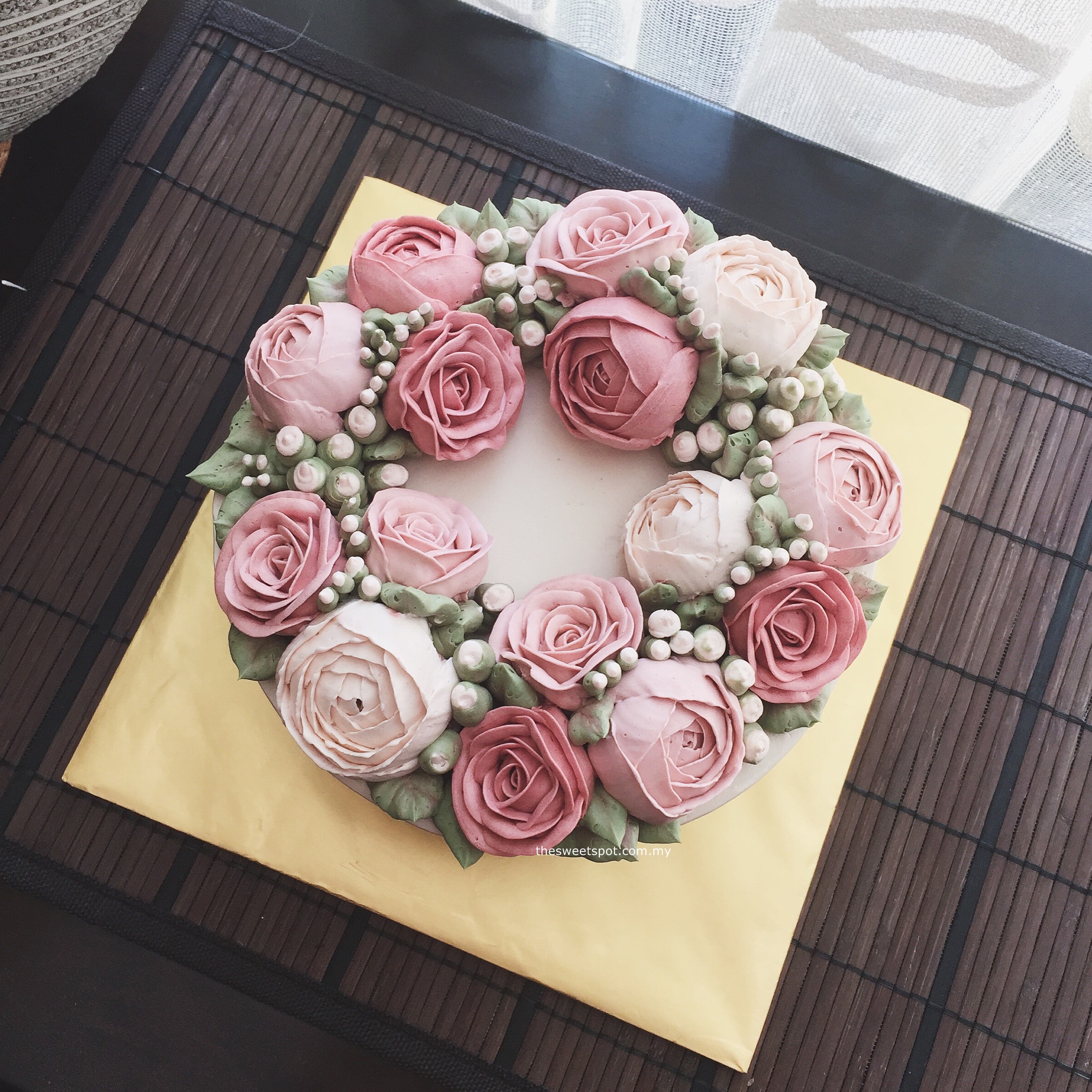 Ombre pink buttercream roses cake 6"