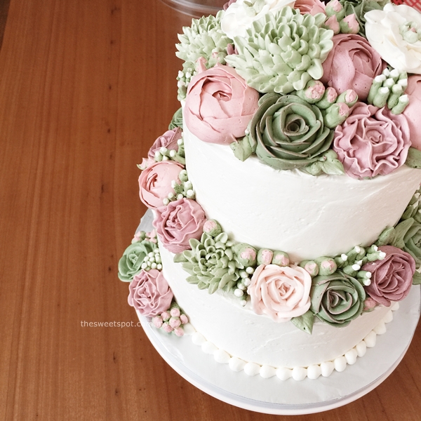 2 tiers wedding cake
