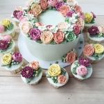 8" buttercream flower wreath and cupcakes