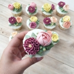 buttercream flower cupcake